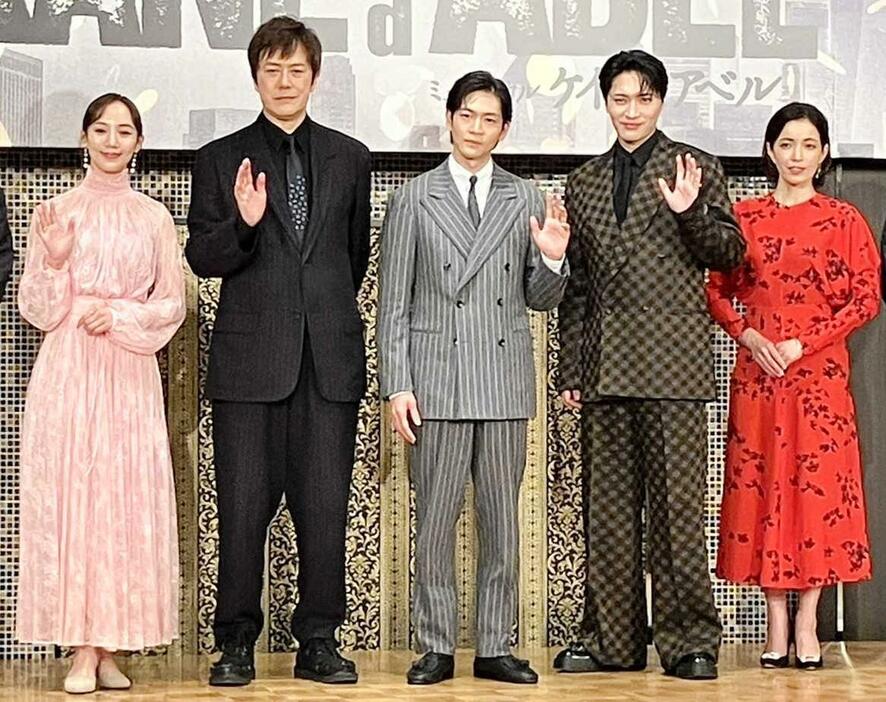 　（左から）咲妃みゆ、山口祐一郎、松下洸平、松下優也、知念里奈