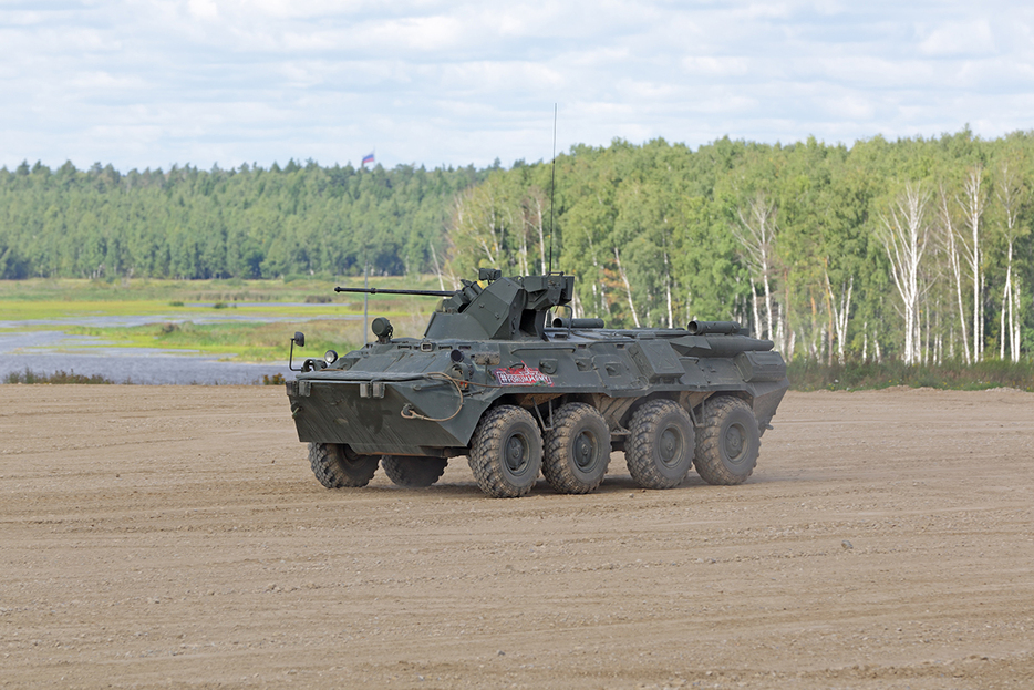 ロシア軍のBTR-82装甲兵員輸送車。2018年8月、モスクワ州アラビノ（ID1974 / Shutterstock.com）