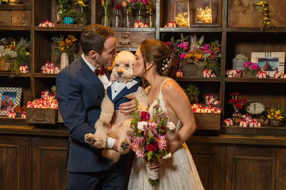 ラファエルさんとマリーナさん夫婦と愛犬バルト（Foto: Arquivo Pessoal）