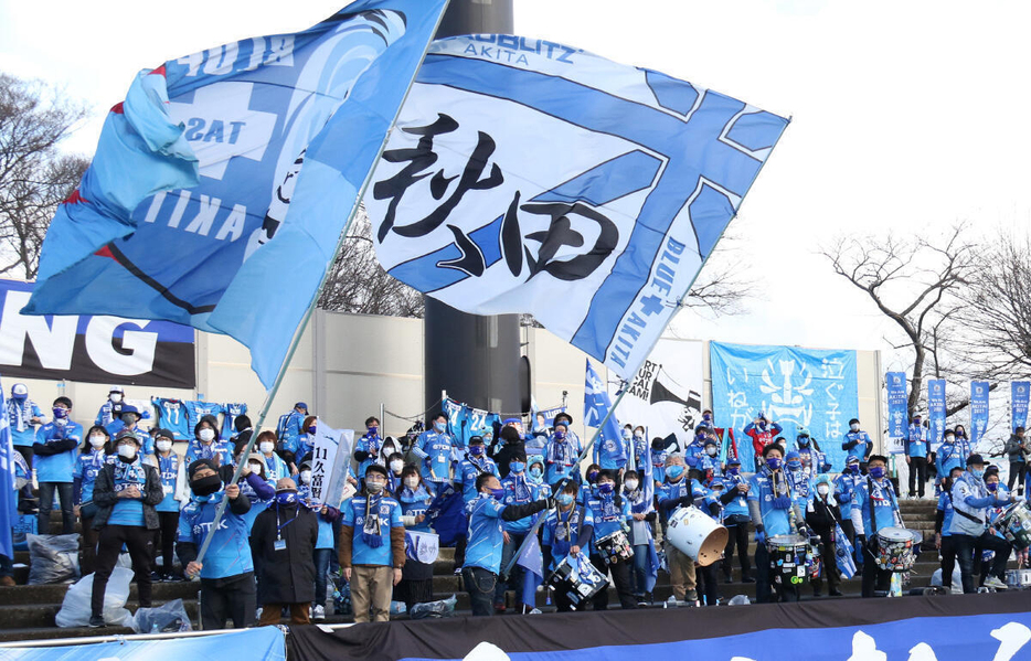 秋田のGK猪瀬康介が左ヒザ蓋骨骨折…