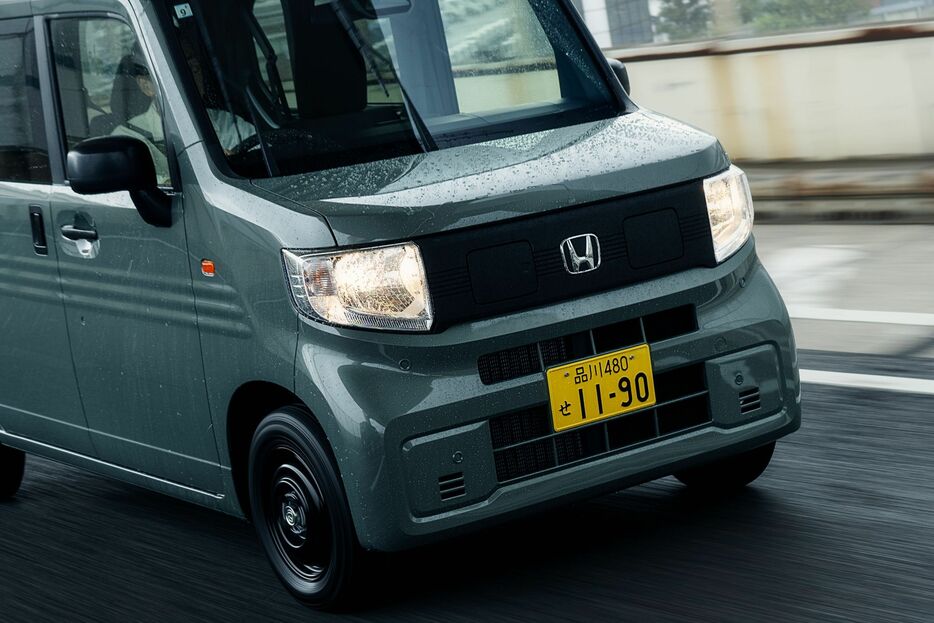 N-VAN e:は、商用からホビー用途まで、幅広いニーズに対応するガソリンモデル「N-VAN」をベースに、EVならではの使い勝手を加えた軽商用EVだ。