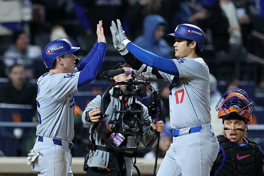 メッツ戦で3ランを放ったドジャース・大谷翔平（右）【写真：ロイター】