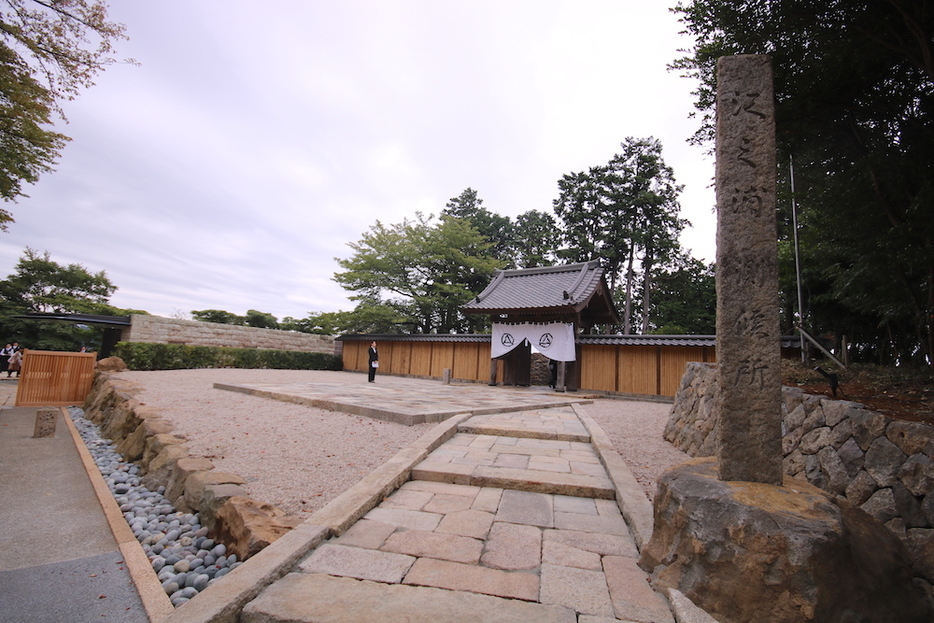 鎌倉・明月院の正門として室町時代に建てられ再建された「明月門」