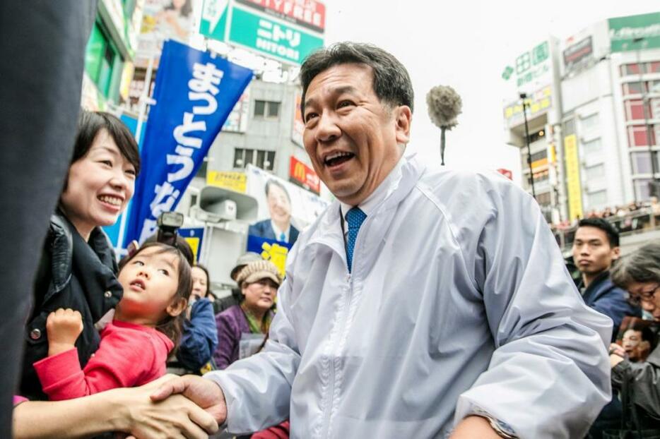 [写真]立憲民主党は野党第一党に躍進。枝野代表は民進党の再結集には否定的な考えを示している（写真は立憲民主党ツイッターより）