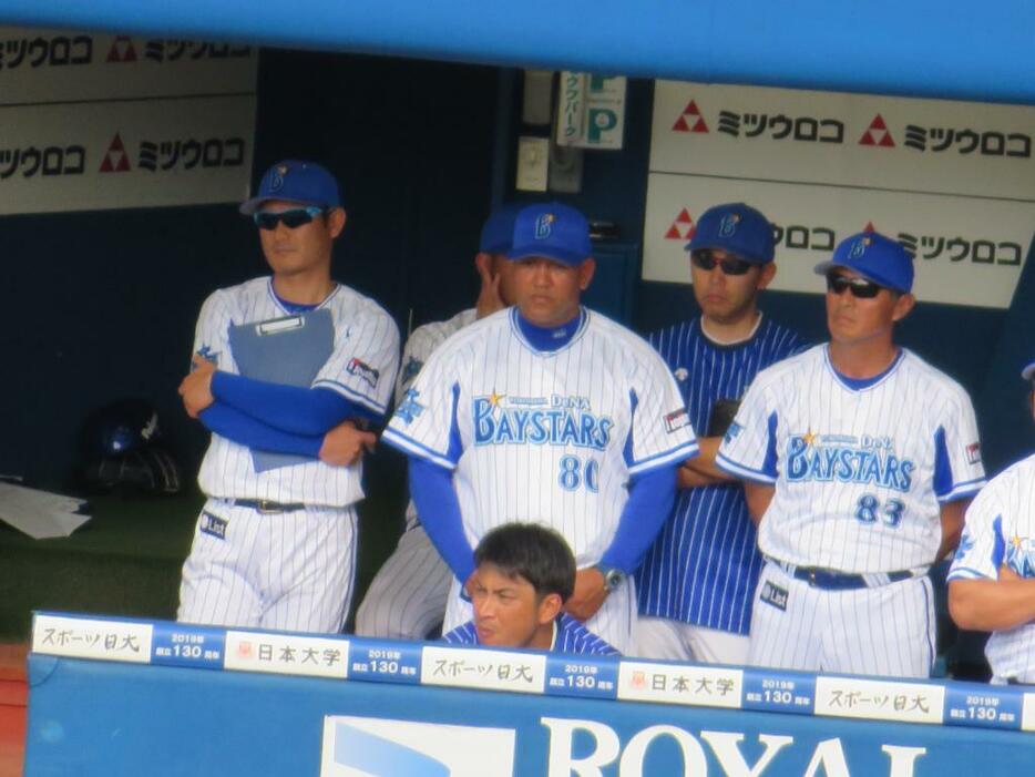 横浜DeNAのラミレス監督が2年連続CSへチームを導いた（左から2人目。資料写真）