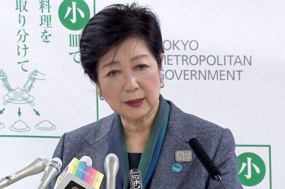 会見する小池知事