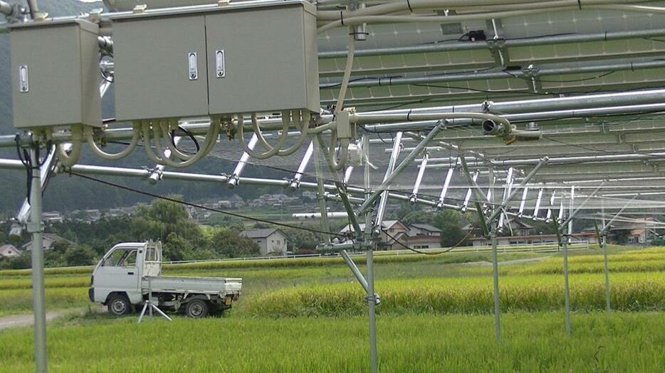 [写真]自動制御の太陽光パネル