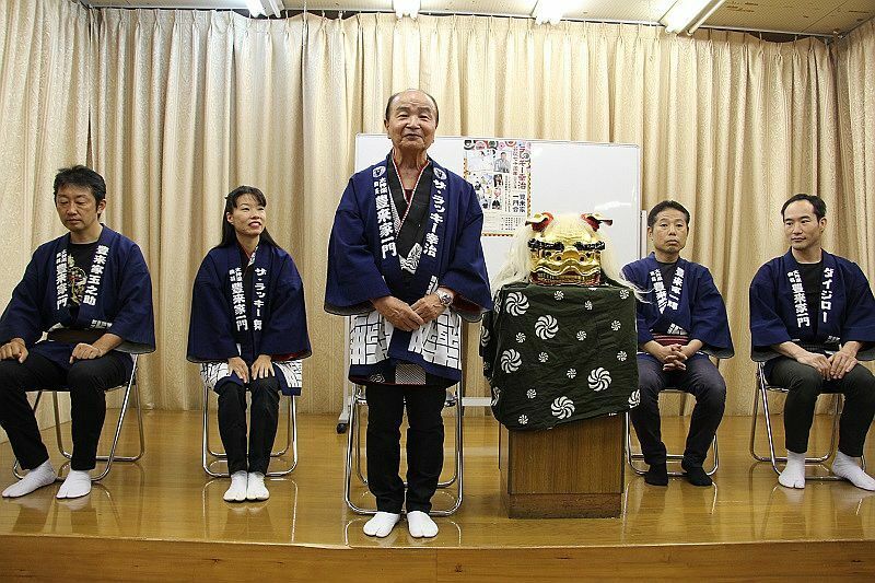 [写真]意気込みを語る記者会見の模様＝大阪市内で