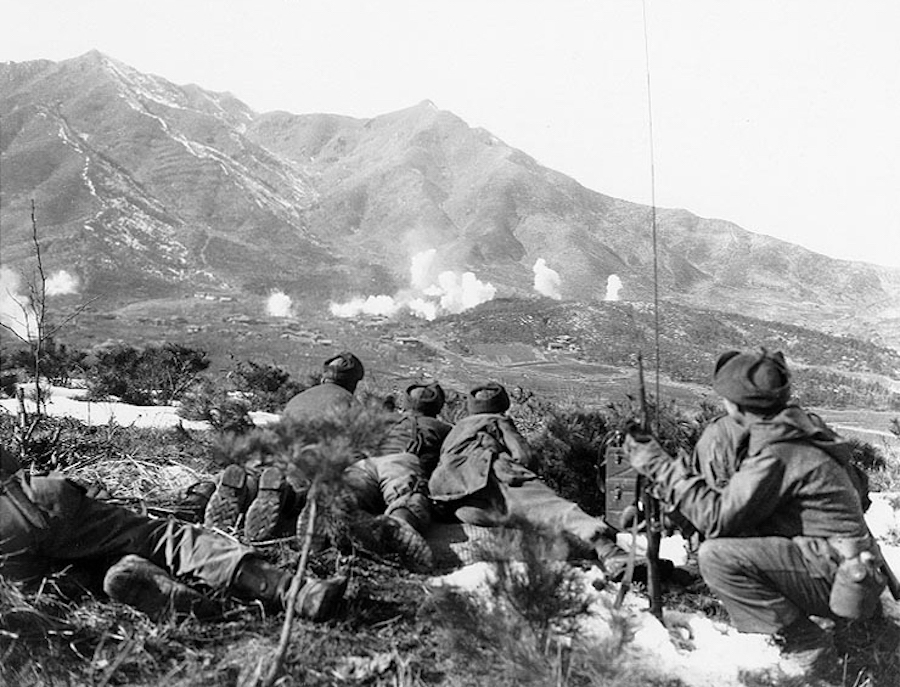 産業振興を後押しした朝鮮戦争（撮影：1951年2月1日）（写真：ロイター/アフロ）