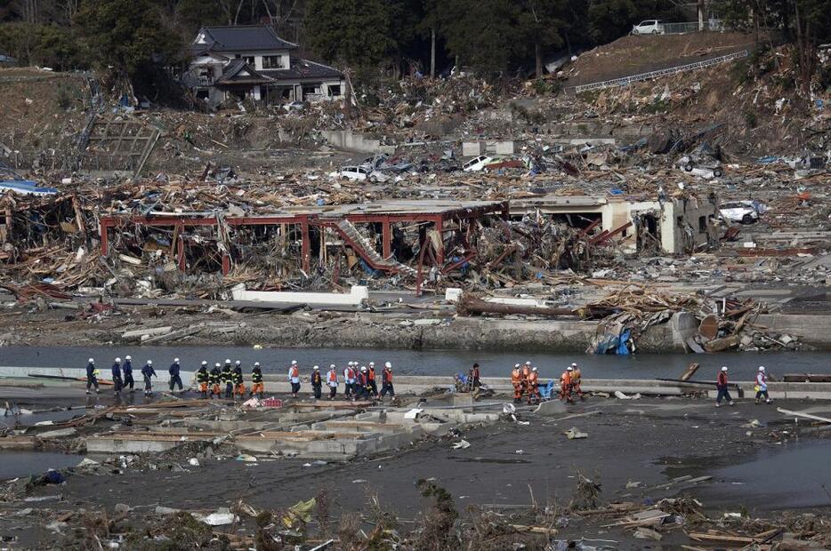 [写真]2011年に発生した東日本大震災も予知することはできなかった。写真は震災3日後の宮城県南三陸町（ロイター/アフロ）