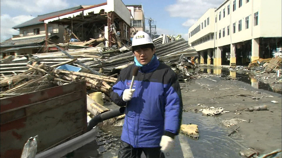 宮城県気仙沼市での現地取材の様子（2011年3月23日、写真提供：日本テレビ）