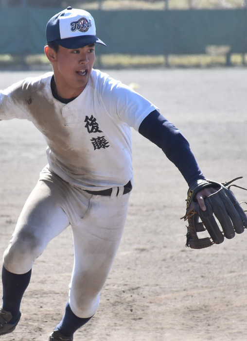 後藤紘和三塁手＝静岡市で２０２１年２月１１日、金子昇太撮影