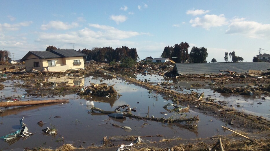 被災した萱浜地区（2011年3月11日）