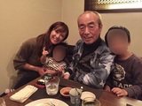 行きつけの和食店で、星野さん一家との食事を楽しんだ志村さん（2016年12月）