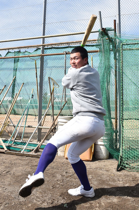 東播磨の橋本仁一朗選手（２年）＝兵庫県立東播磨高校で、後藤奈緒撮影