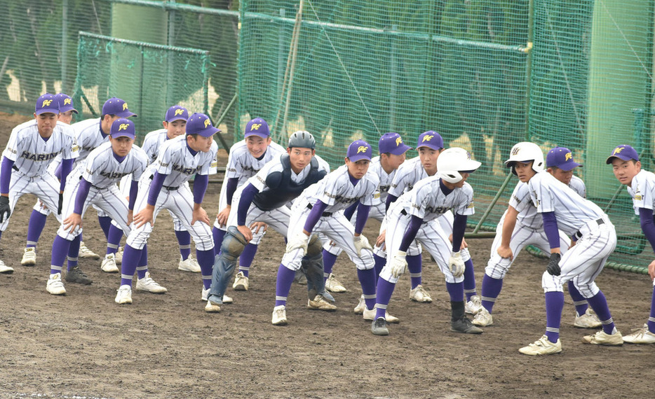 練習再開した試合で、駆け出そうとする東播磨の選手たち＝加東市の県立社高校で、後藤奈緒撮影