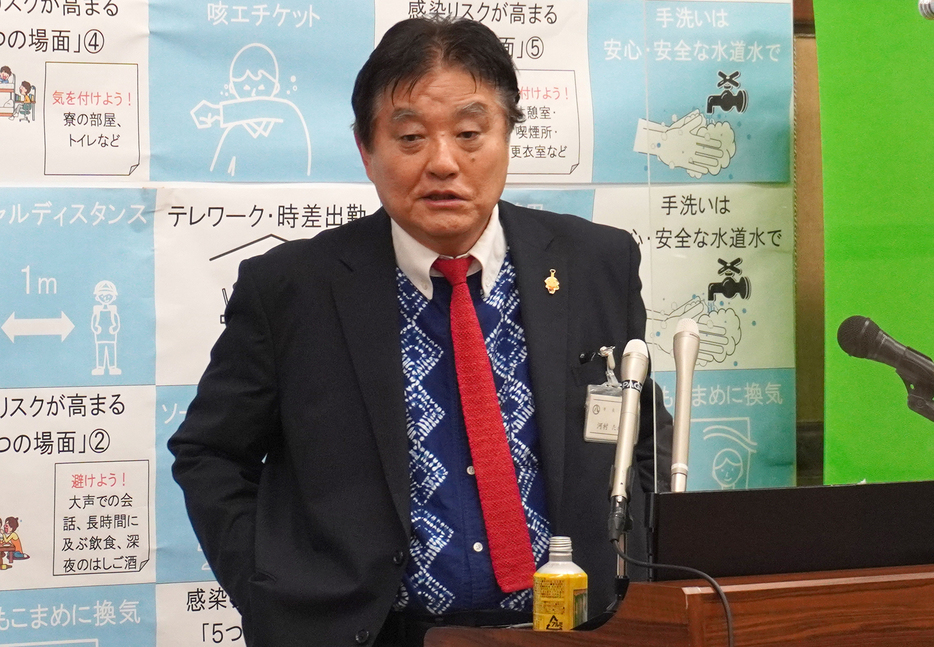 記者会見に臨む名古屋市の河村たかし市長