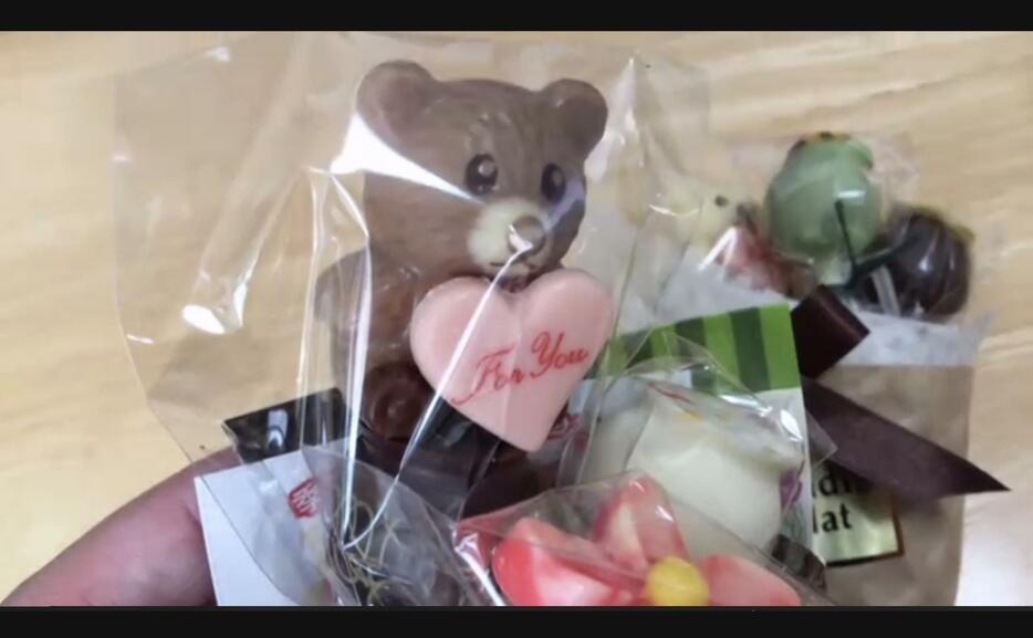 バレンタインデーに子どもたちに渡すために用意したチョコレートのお菓子（撮影：編集部）