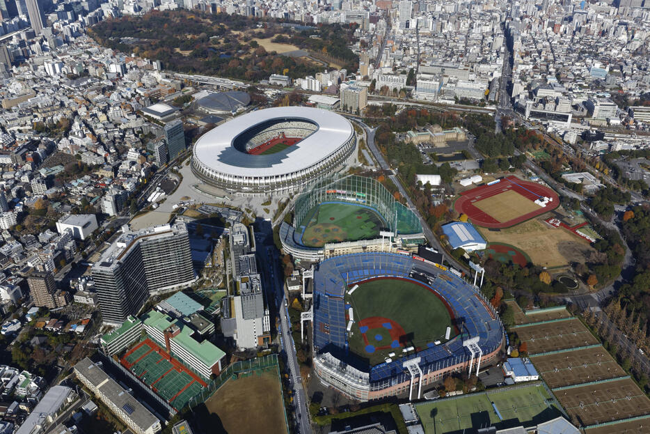 阪神ドラ1佐藤の特大アーチで神宮球場に衝撃が走った。（写真：古城 渡/アフロ）