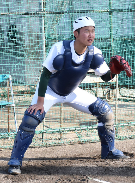 鎌田城太郎選手（２年）＝和歌山市六十谷の市和歌山のグラウンドで、橋本陵汰撮影