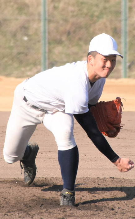 鳥取城北の広田周佑投手（２年）＝鳥取市で、野原寛史撮影