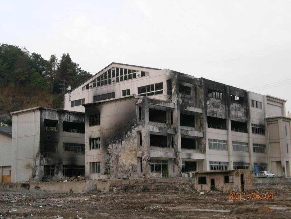 大槌小学校。大槌湾から約1キロの位置にあったが、津波で校舎1階の天井まで浸水した。2011年6月4日（撮影：伊藤陽子さん）