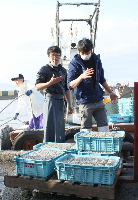 ［写真］今年も大阪湾は11日、播磨灘では20日と、いずれも半月未満で漁を終えた