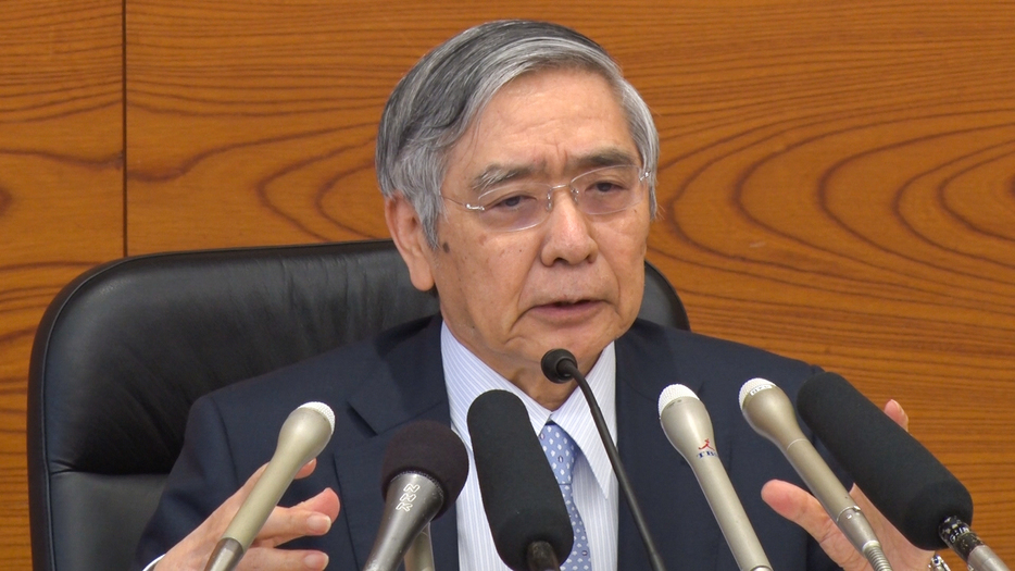 「これまでの金融市場調節方針を維持することを賛成多数で決定した」と黒田総裁