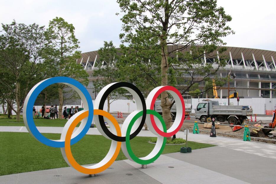 [写真] 今月23日、東京五輪は開幕1年前を迎えた。写真は工事が進む新国立競技場＝2019年7月（つのだよしお/アフロ）