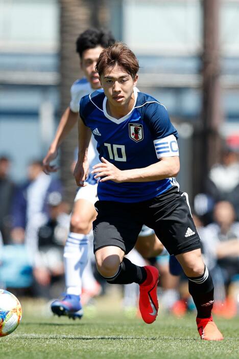 バルセロナ移籍が決まった安部裕葵の代理人は本田圭佑の兄の弘幸氏（写真：森田直樹/アフロスポーツ）