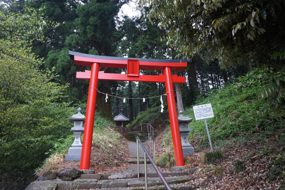 末代上人が祀られている村山浅間神社内の高嶺総鎮守=静岡県富士宮市