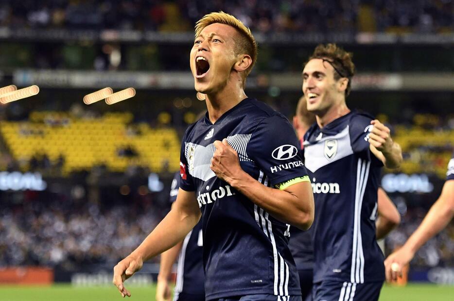 本田圭佑が豪州開幕戦で衝撃デビュー弾（写真：AFP/アフロ）