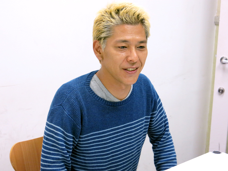 [写真]加藤さんとの思い出を語る田村亮さん