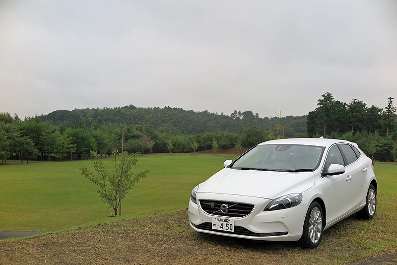 [写真]ボルボ新世代モジュラーユニットの中で、このV40と最も相性がいいのは1500cc過給のT3ユニット