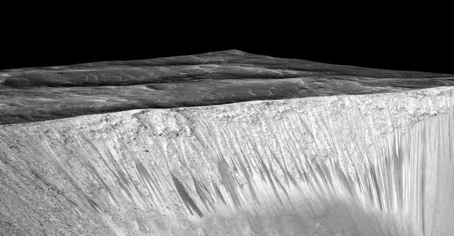 [図1]Garni craterのRSL（NASA/JPL/University of Arizona）