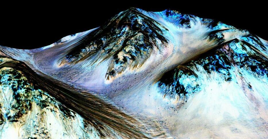 [画像]NASAは火星表面に「水」が現存するとの観測結果を発表した（提供写真）（NASA/ロイター/アフロ）