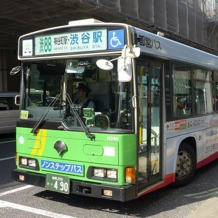 [イメージ]渋谷駅行きの都営バス(2013年5月、六本木で撮影）