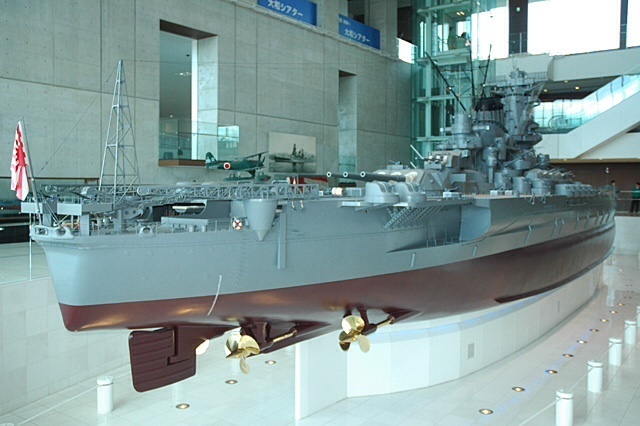 [写真]リアルに再現された10分の1スケールの戦艦「大和」。それでも全長26.3メートルにも及ぶ（艦尾から撮影）