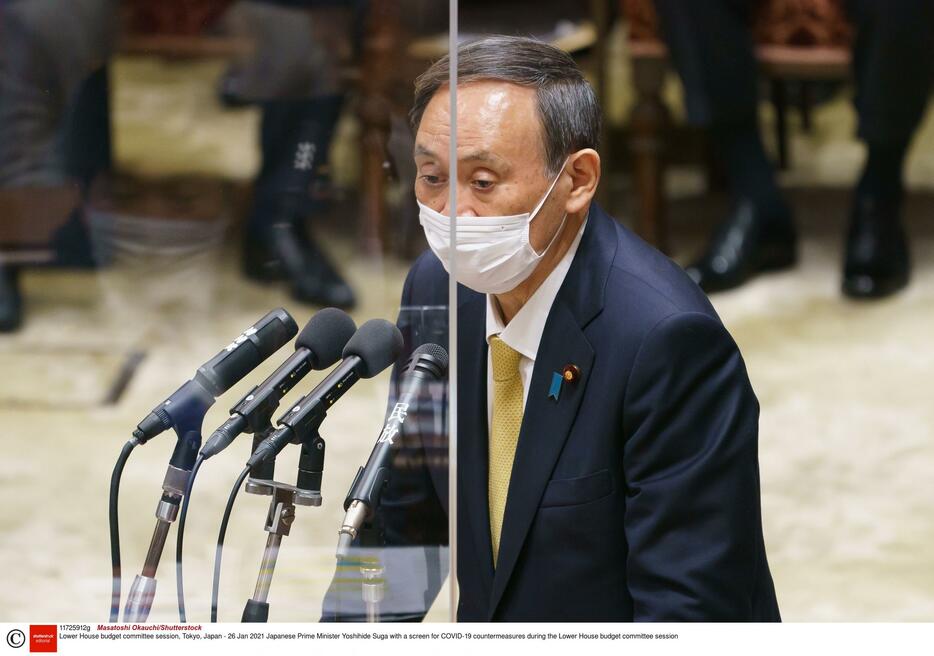 衆院予算員会で答弁する菅義偉首相。1月26日撮影（写真：REX/アフロ）