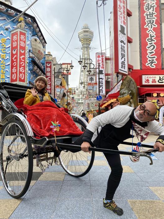 [写真]次は故郷・大阪でライブをすることが目標だと話す山野さと子＝大阪市浪速区で