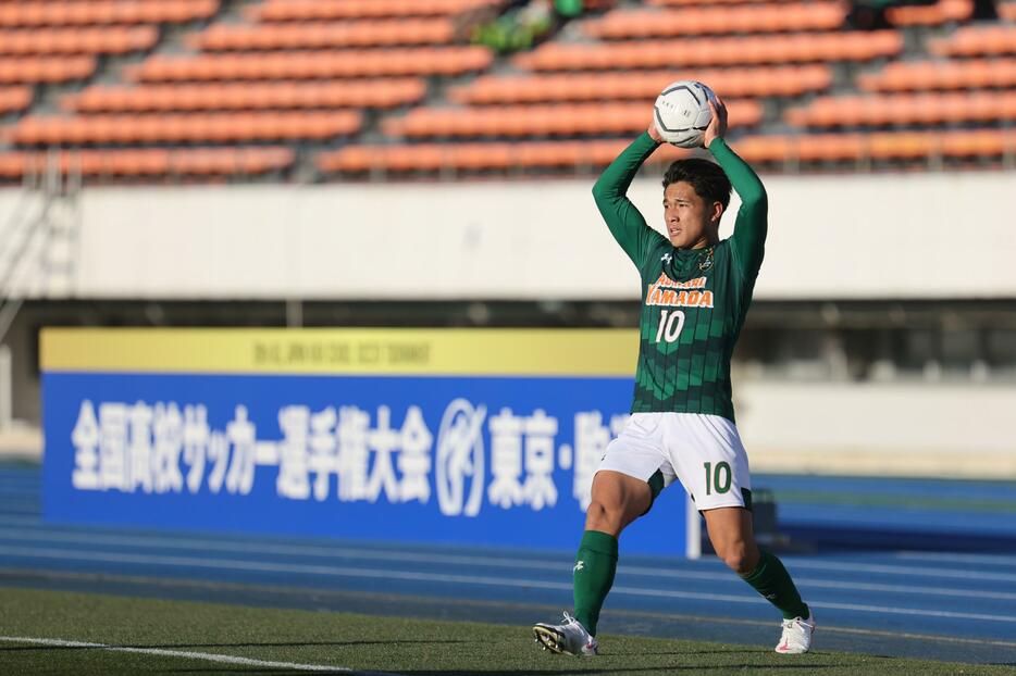 ロングスローの是非論が話題になっている青森山田が3大会連続の決勝進出を果たした（資料写真：SportsPressJP/アフロ）