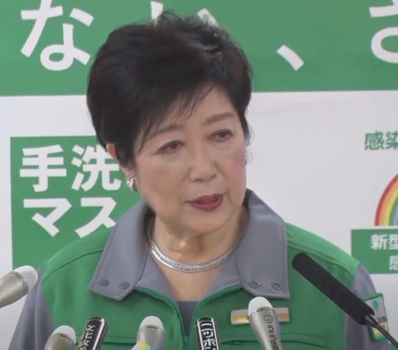 会見する小池知事