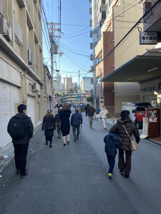 恵美須町駅方面から今宮戎神社方面へ続く道、いつもならここに露店が並び神社まで行列するほどだった