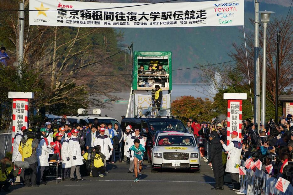 新年を彩る箱根駅伝。昨年度は青学大が総合Vを果たしたが今年は混戦模様だ（写真：日本スポーツプレス協会/アフロスポーツ）