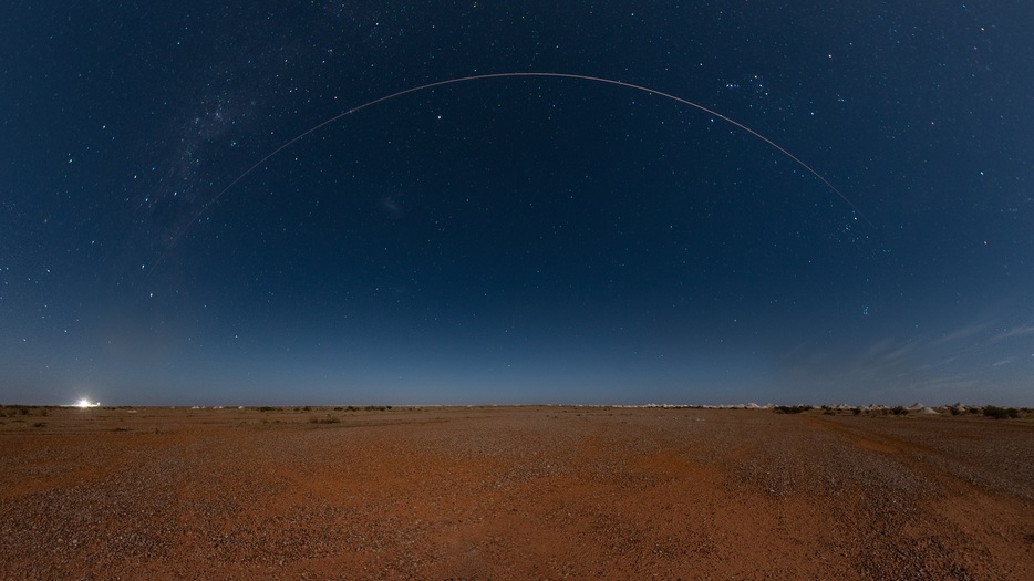 　南オーストラリア州の都市クーパーペディから撮影したカプセルの流れ星（写真：JAXA）