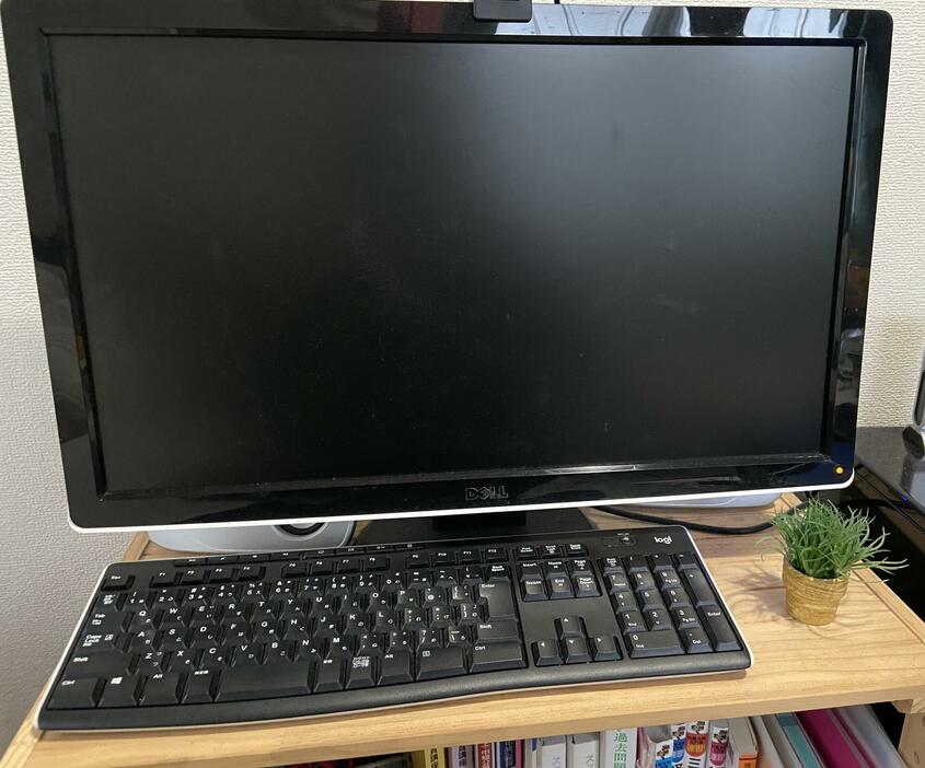 櫻井さんが自粛期間中に購入したデスクトップパソコン（提供写真）