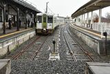 JR大湊線の終着・大湊駅の構内。線路が途切れ、車止めがある風景が鉄道ファンに人気だ