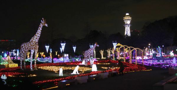 [写真]会場からは通天閣を眺めることもできる＝23日午後8時ごろ、大阪市天王寺区で