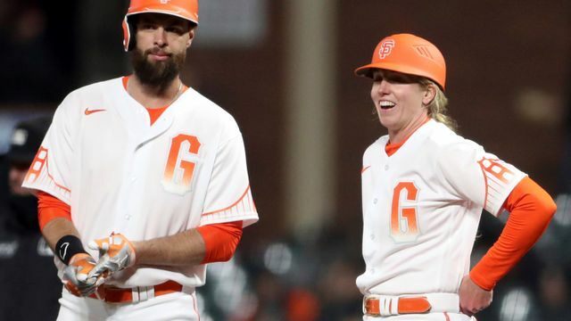 MLB史上初の女性監督の候補となったジャイアンツのアリッサ・ナッケンコーチ(写真:AP/アフロ)