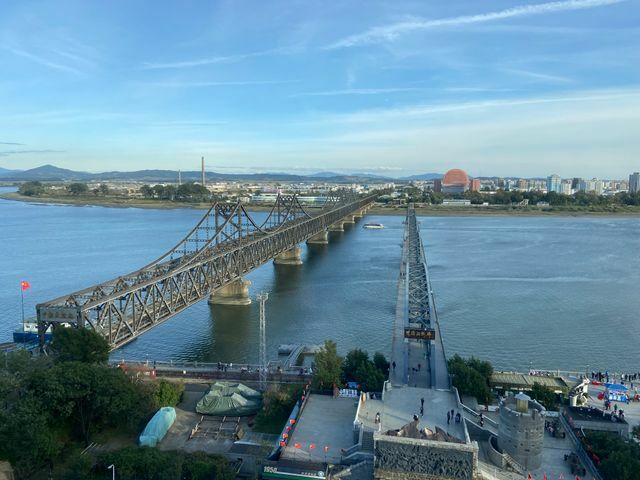 中国・丹東の「中朝友誼橋」 対岸が北朝鮮・新義州
